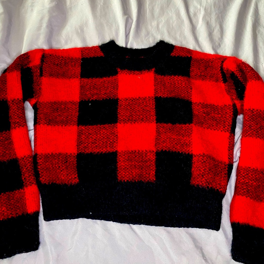 Red Plaid Sweater 🖤❤️